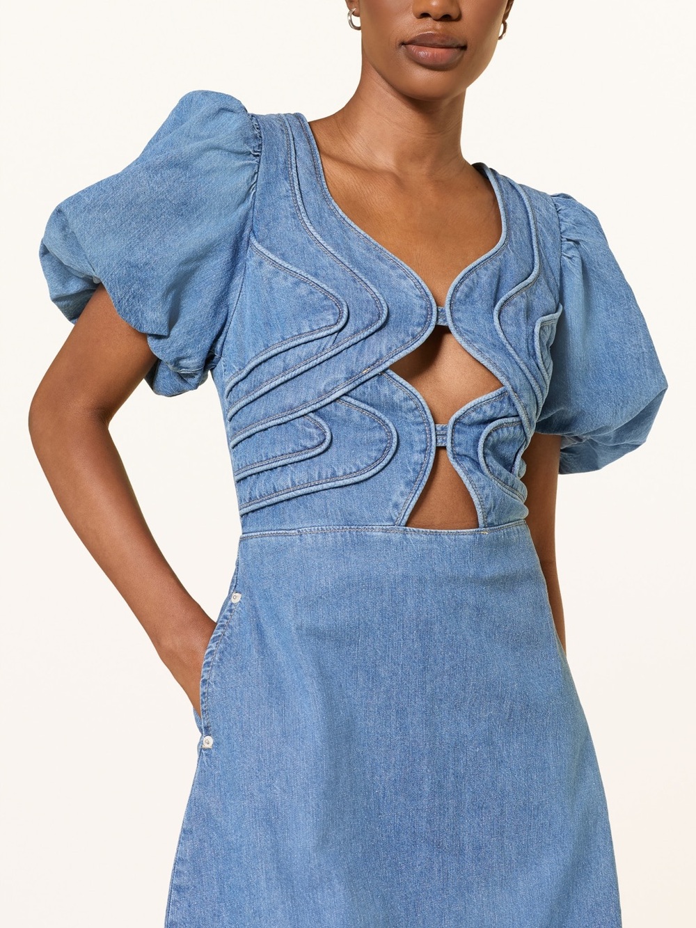 Farm Rio: DENIM LOOP MINİ DRESS - Picture 7 of 12